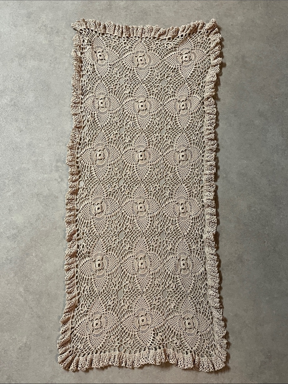 Handmade Crochet Table Runner - beige
Vintage
